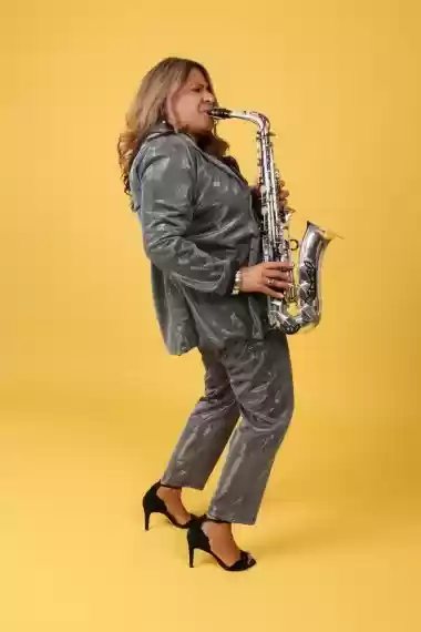 MadsyP_Sax - Female Saxophonist