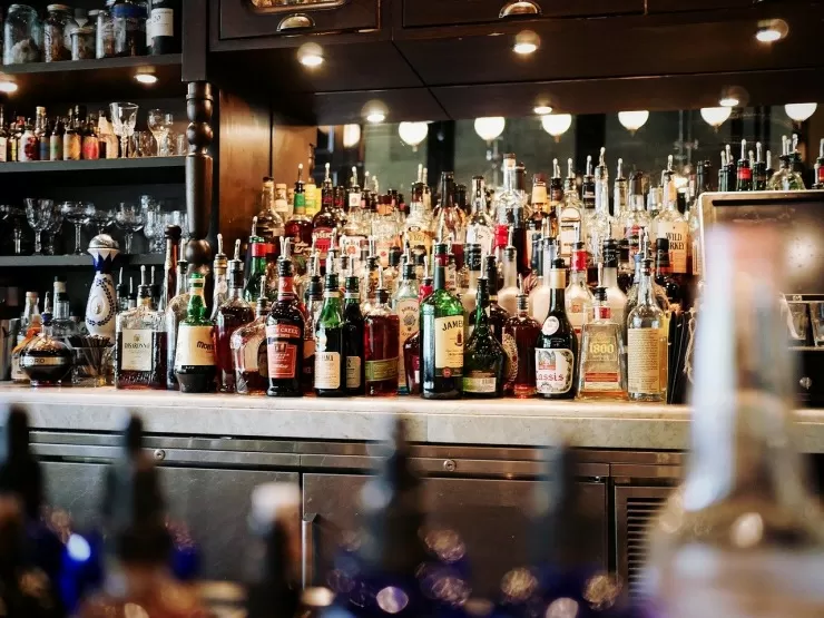 Cocktails and alcoholic drinks at a bar