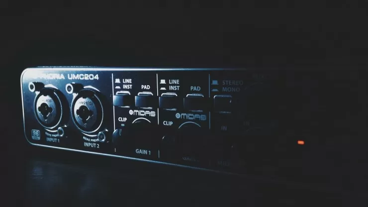 Behringer UMC204 USB audio interface for home recording