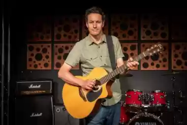 Tim Young guitarist