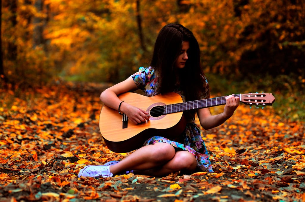 girl_with_guitar__by_paulajnaphoto-d8nyh6w