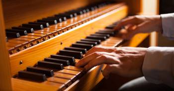 Hire live Organists available in North Yorkshire