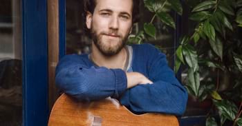 Hire live Singing Guitarists