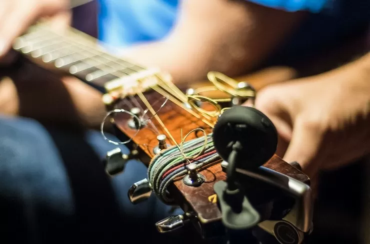 guitarist tuning up before performing at an open mic night