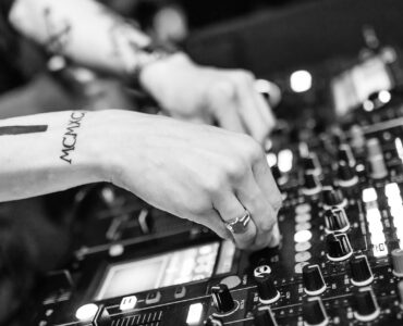 DJ