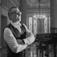 Antony: Highly professional and versatile pianist for hire