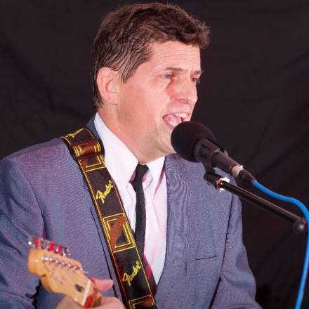 Ian Geast Singer / Entertainer (photo 10)