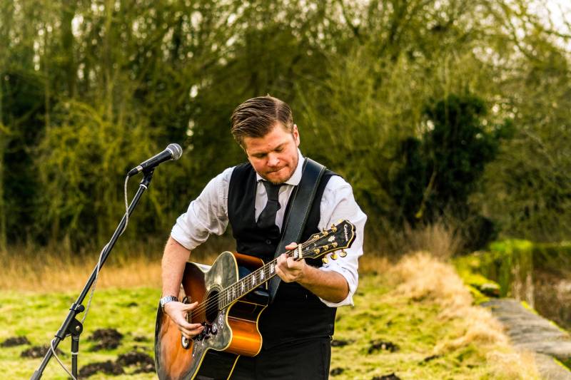 Ethan James: Acoustic or with backing tracks for weddings and parties!