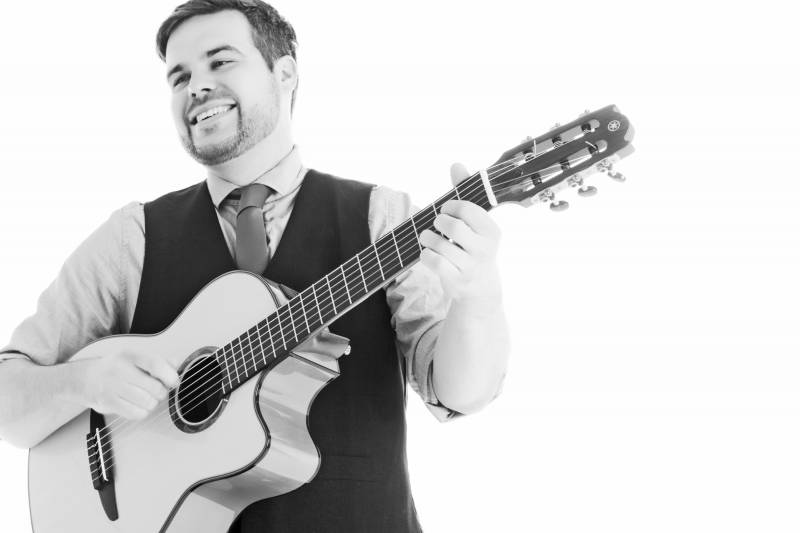 Adam Solo Guitarist Professional & Versatile Guitarist for all occasions