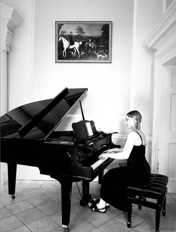 Rose (Pianist): Perfect pianist for any occasion!