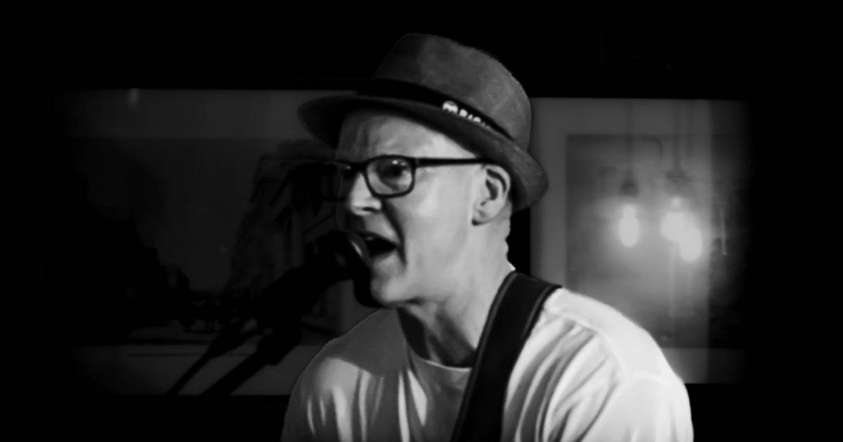 Stuart (Guitar/Vocals): Soul touching guitar player and wonderful singer